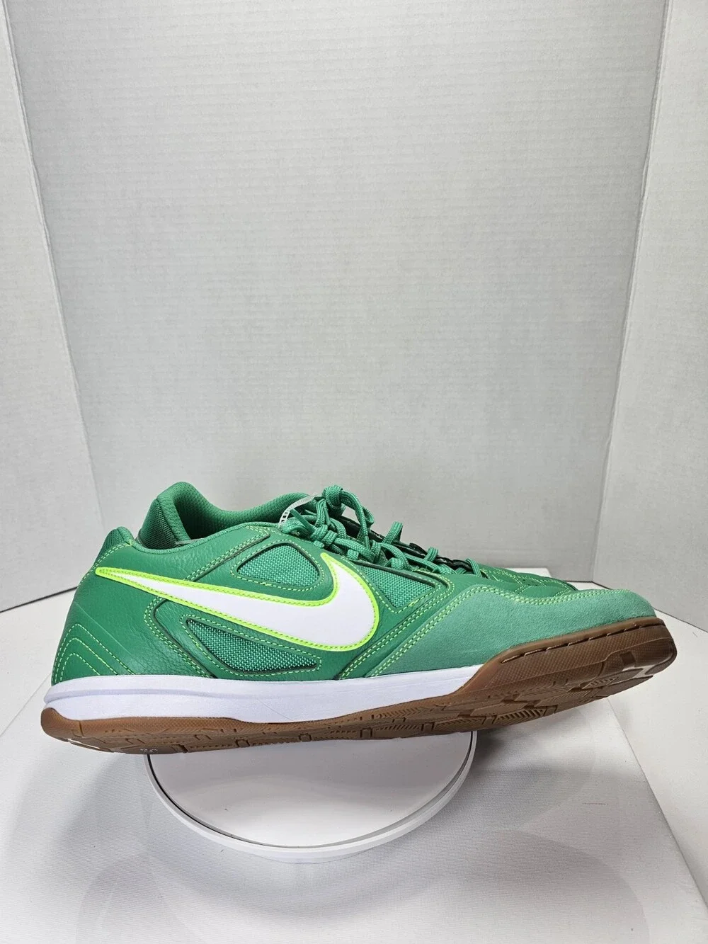 N/A new nike